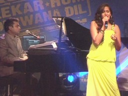Nakash Aziz, Shweta Pandit Sing ‘Beqasoor’ Song
