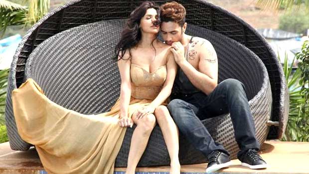 Adhyayan – Sara Loren At The Mahurat Of ‘Ishq Click’