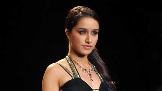 Shraddha, Raveena, Sagarika Walk At ‘IIJW 2014’ Day 2