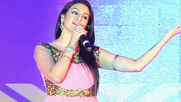Akruti Kakkar Sings ‘Saturday Saturday’ Song