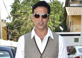 Akshay to record song live before media for Entertainment