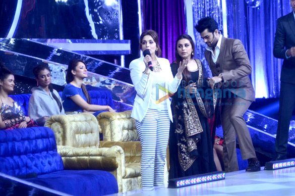 promotion of mardaani on the sets of jhalak dikhhla jaa 7 7