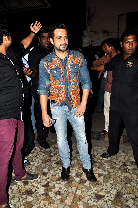 emraan sells tickets for raja natwarlal promotion 10