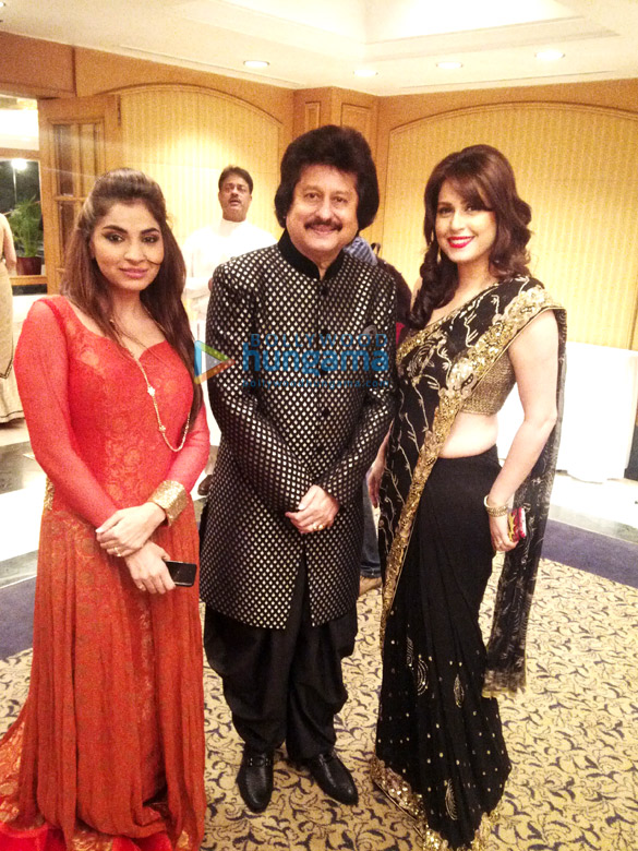 pankaj udhas shruti pathak amrita raichand spotted at the ghazal festival 4