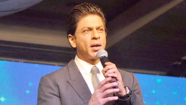 Shah Rukh Khan Impressed By His Radium Light Painting