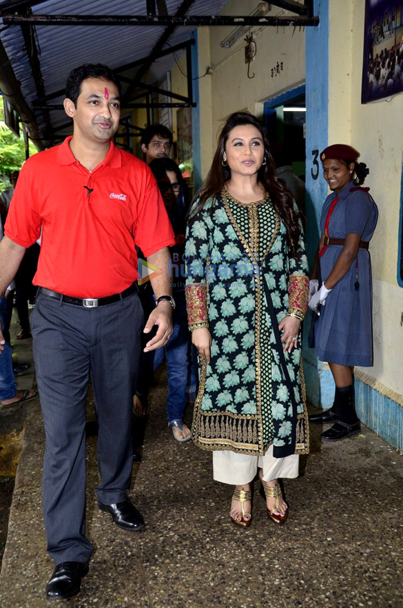 rani mukerji graces the press conference of support my school campaign 12