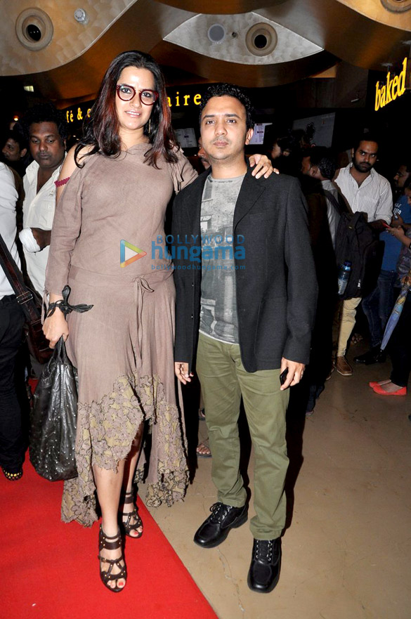 shah rukh khan launches the trailer of ekkees toppon ki salaami 17