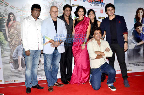 shah rukh khan launches the trailer of ekkees toppon ki salaami 2