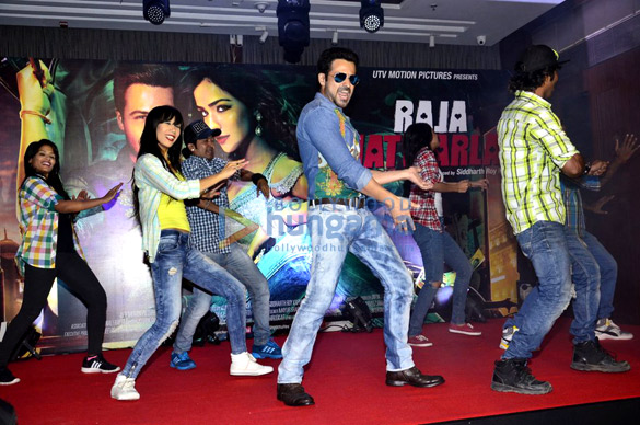 launch of flip your collar back song from raja natwarlal 4