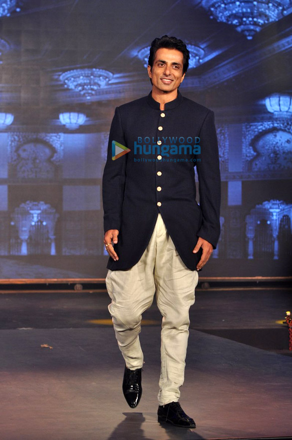 trailer launch of happy new year 10