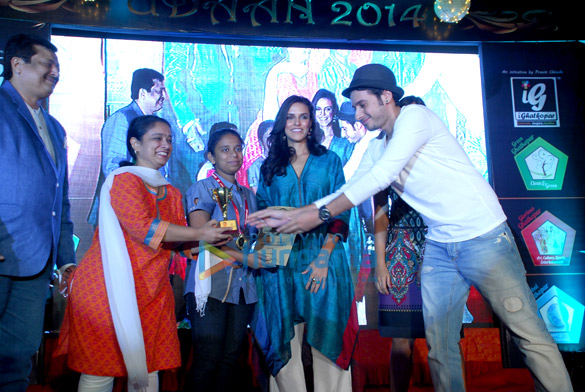team of ekkees toppon ki salaami honour meritorious students parents 8
