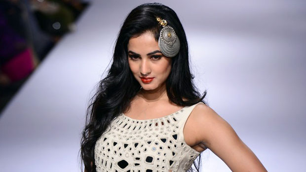 Sonal Chauhan, Konkana Sen Sharma, Neha Dhupia, Shriya Saran, Chitrangada Singh, Sachiin Joshi At ‘Fashion Week 2014’ Day 3