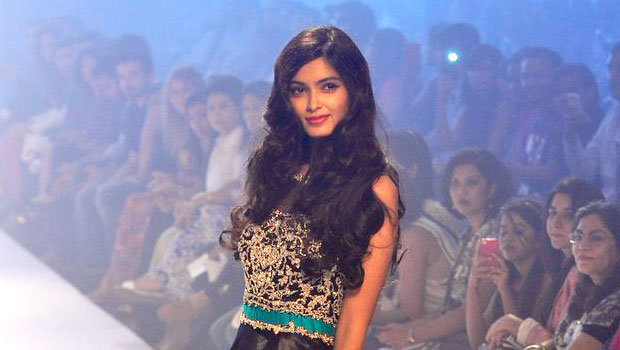 Tapsee Pannu And Diana Penty Walk The Ramp At ‘Fashion Week 2014’ Day 4