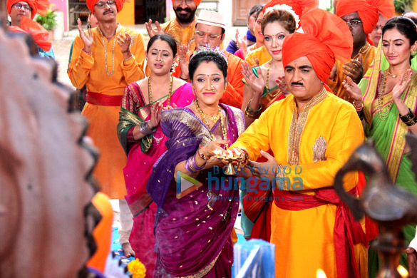 bipasha basu visits ganesh pandal of gokuldham society 4
