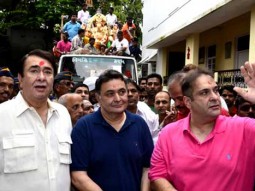 Randhir Kapoor, Rajeev Kapoor & Rishi Kapoor At RK Studio’s Ganpati Visarjan