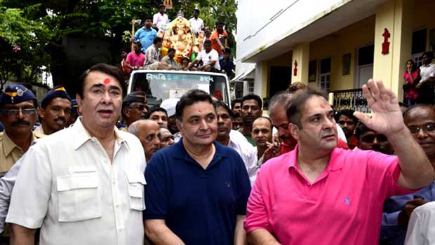 Randhir Kapoor, Rajeev Kapoor & Rishi Kapoor At RK Studio’s Ganpati Visarjan