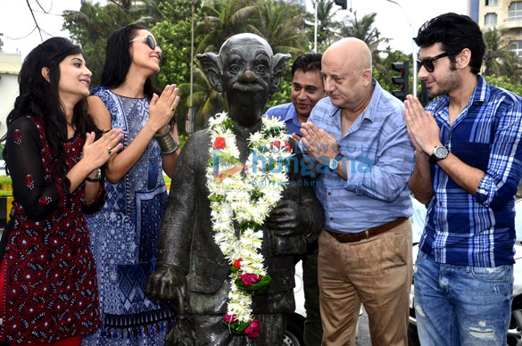team of ekkees toppon ki salaami pays tribute to r k laxman 8