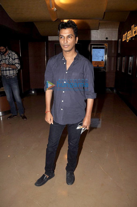 bipasha basu harman baweja watch creature with family 9