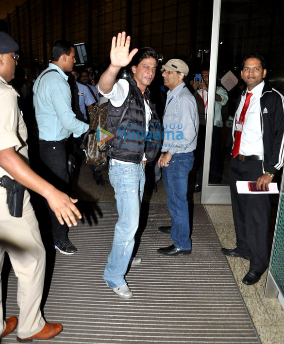 shah rukh khan deepika padukone team leave for slam tour 12