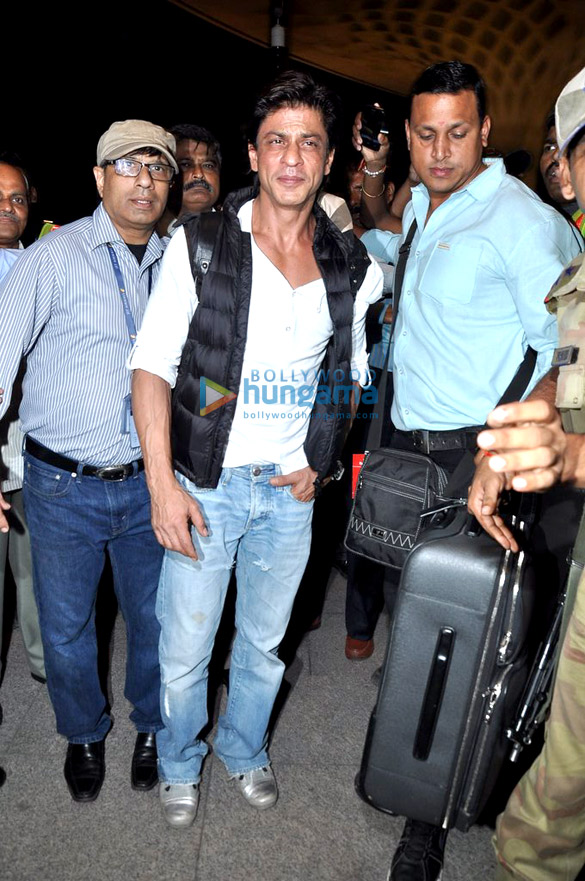 shah rukh khan deepika padukone team leave for slam tour 10