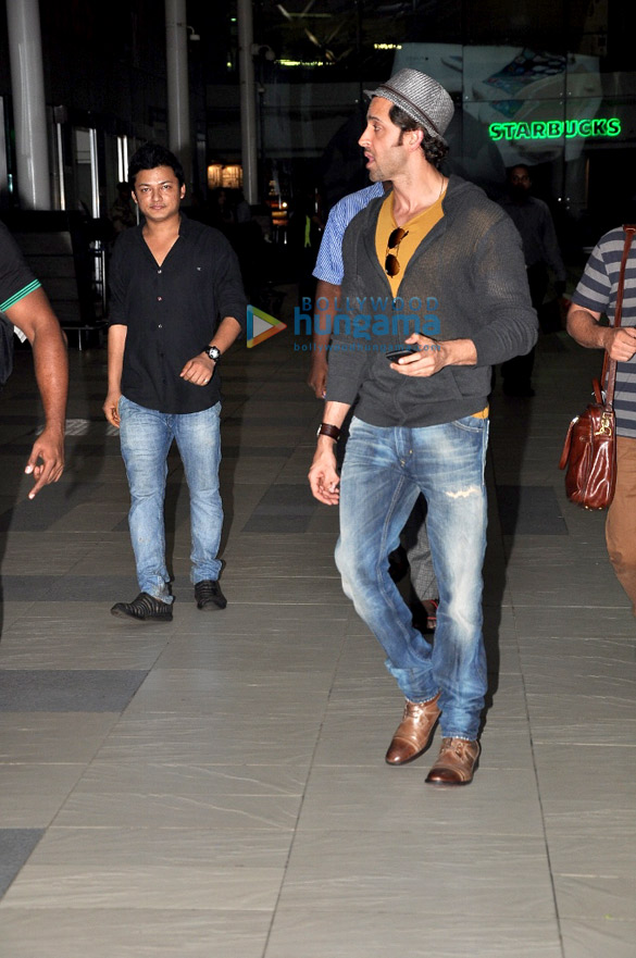 hrithik roshan katrina kaif snapped as they return from bang bang delhi promotions 4