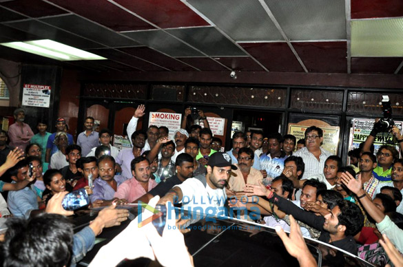 abhishek bachchan meets happy new year patrons at gaiety galaxy 4