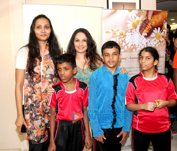 cast of 6 52 spend time with special kids 6