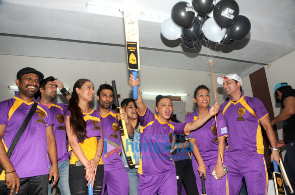 team rowdy bangalore distributing bats and food to the blind underprivileged children 7