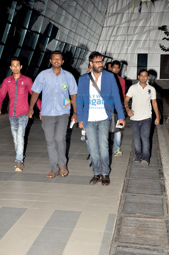 ajay devgn snapped at the domestic airport 6