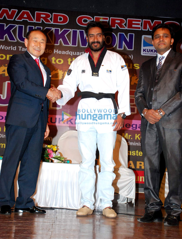 taekwondo masters from korea felicitate ajay devgn 2