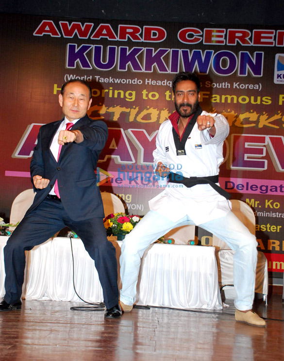 taekwondo masters from korea felicitate ajay devgn 3