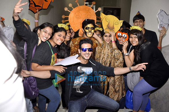 zayed khan promotes sharafat gayi tel lene 8