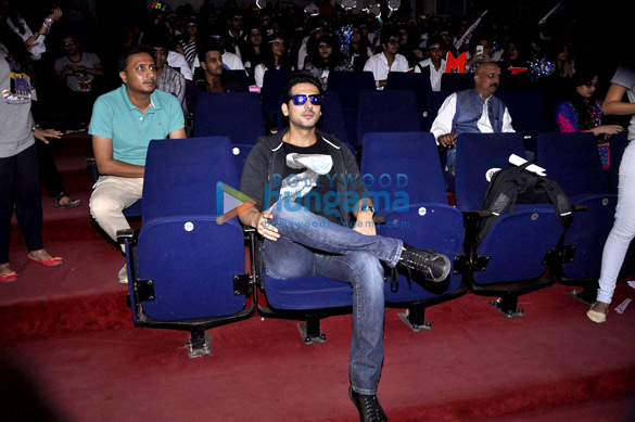 zayed khan promotes sharafat gayi tel lene 7