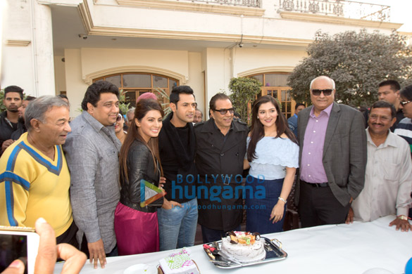 dharmendra celebrates his 79th birthday on the sets of second hand husband 2