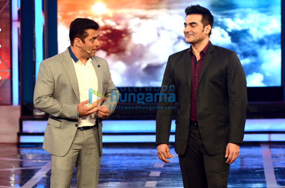 sonam kapoor arbaaz khan promote dolly ki doli on bigg boss 8 7