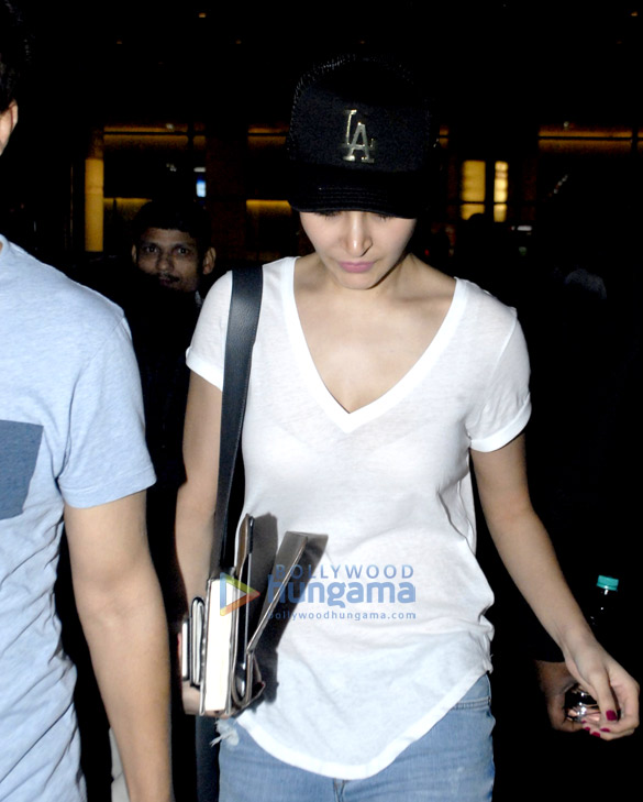 aamir khan anushka sharma snapped returning from dubai promotions of pk 7