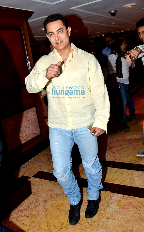 aamir khan rajkumar hirani discuss pk success 6