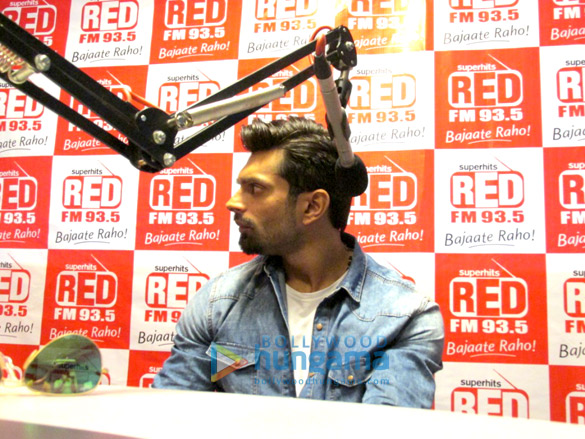 bipasha basu karan singh grover promote alone at 93 5 red fm 6