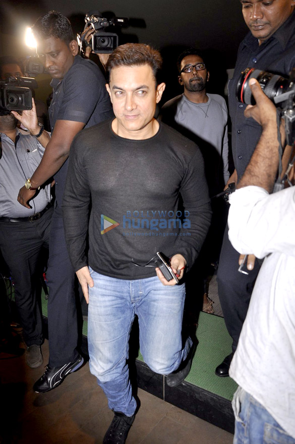 sanjay dutt watches pk with aamir khan 9