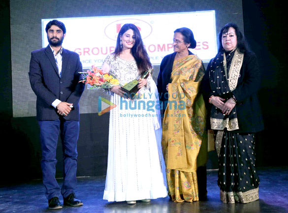 arjumman mughal receives the shaurya award for ya rab 2