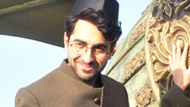 Ayushmann Khurrana Promotes ‘Hawaizaada’ At Versova Beach
