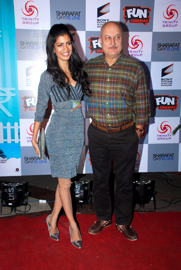 premiere of sharafat gayi tel lene 8