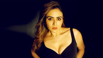 Celeb Wallpapers Of Amruta Khanvilkar