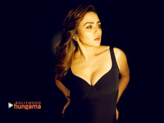 Celeb Wallpapers Of Amruta Khanvilkar