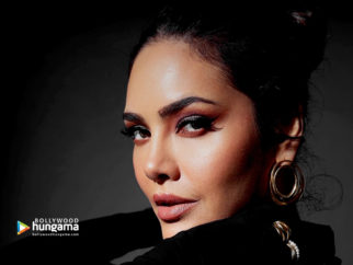 Celeb Wallpapers Of Esha Gupta