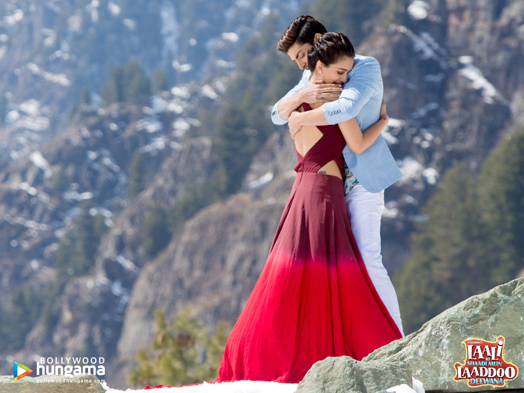 Laali Ki Shaadi Mein Laddoo Deewana Laali Ki Shaadi Mein Laddoo Deewana