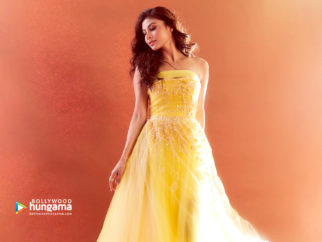 Celeb Wallpapers Of Mouni Roy