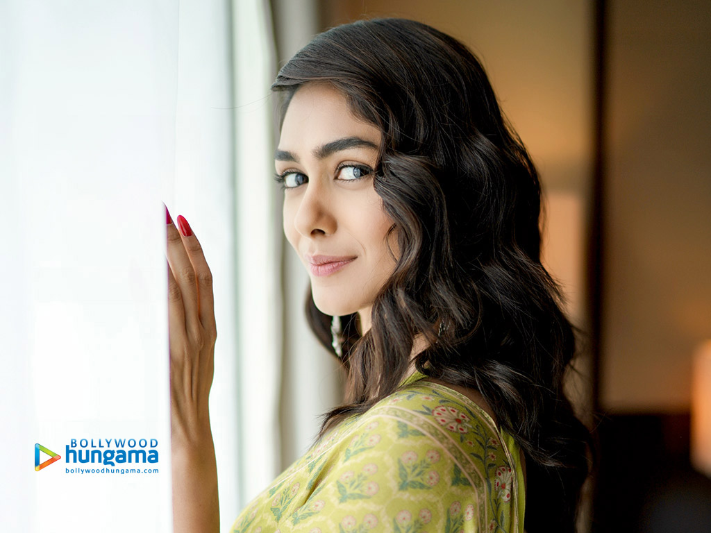Mrunal Thakur Mrunal Thakur