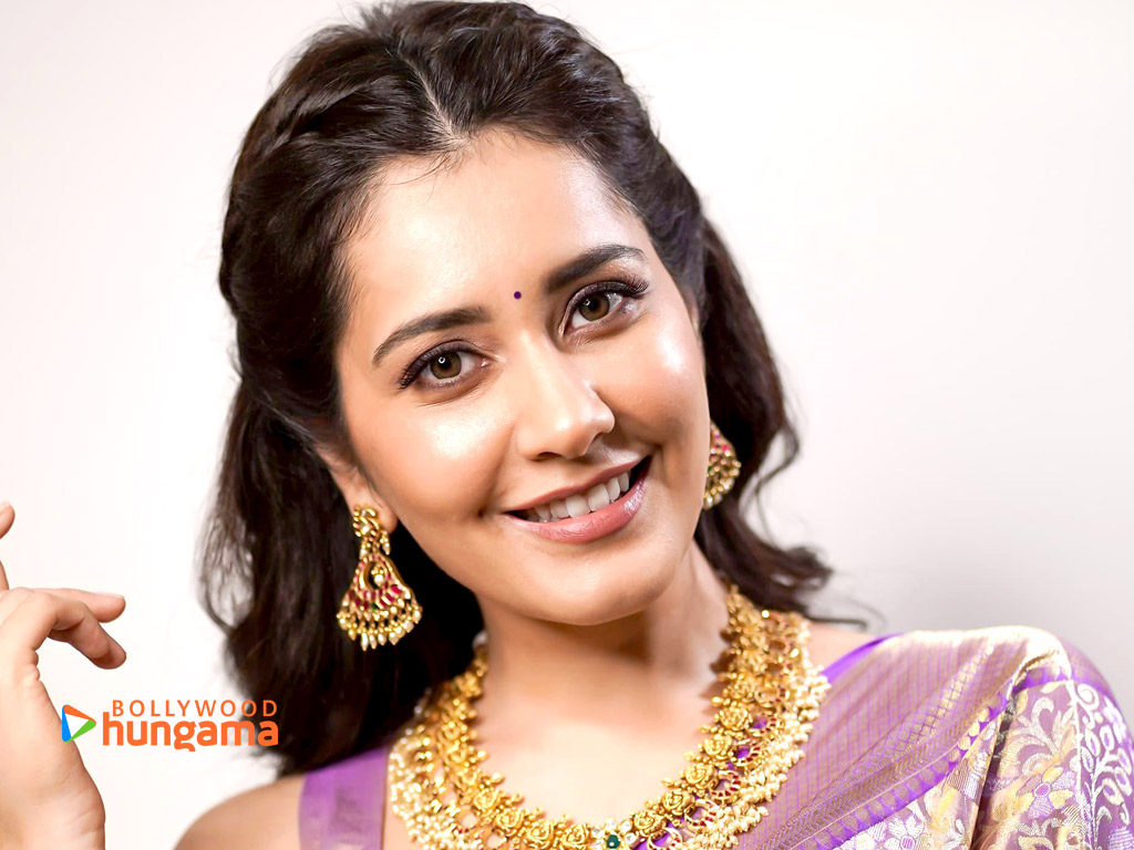 Raashi Khanna Background Wallpaper 28782 - Baltana