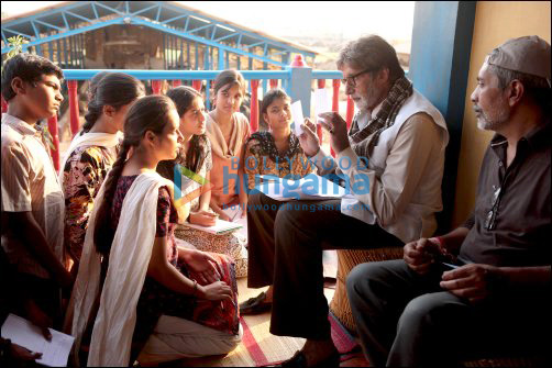 behind the scenes aarakshan 8